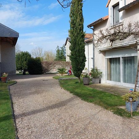 Gite Amanala Poitou Saint-Genest-d'Ambiere Esterno foto