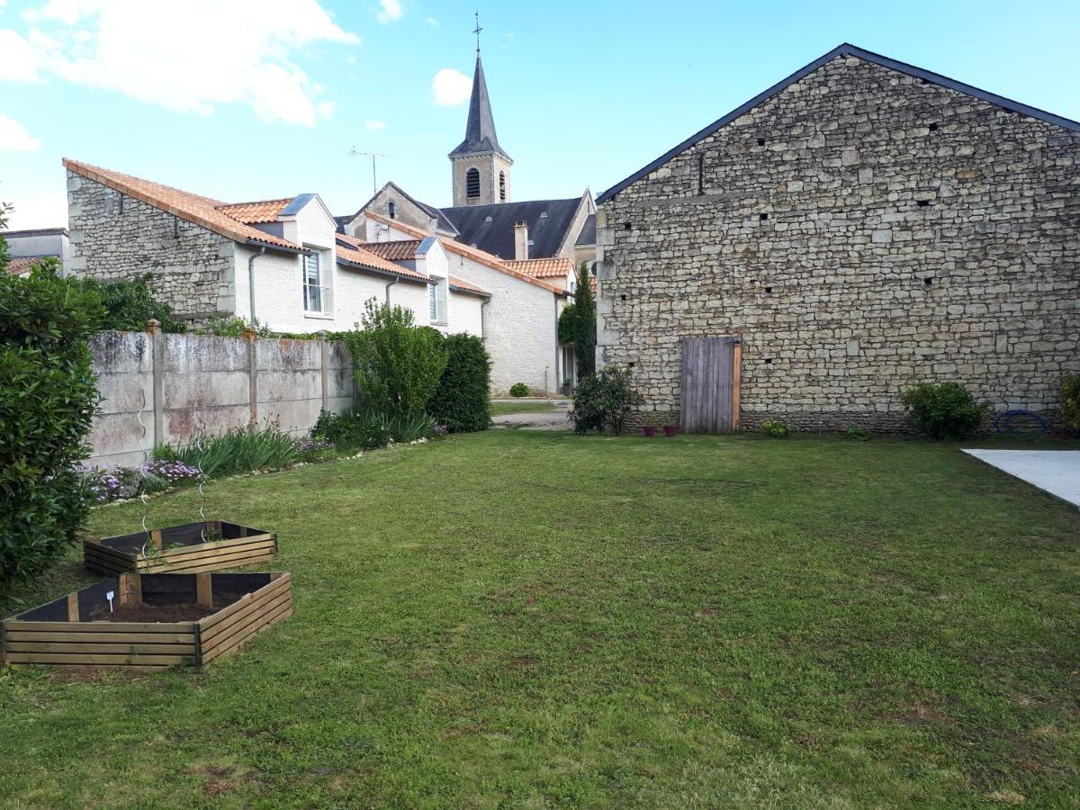 Gite Amanala Poitou Saint-Genest-d'Ambiere Esterno foto
